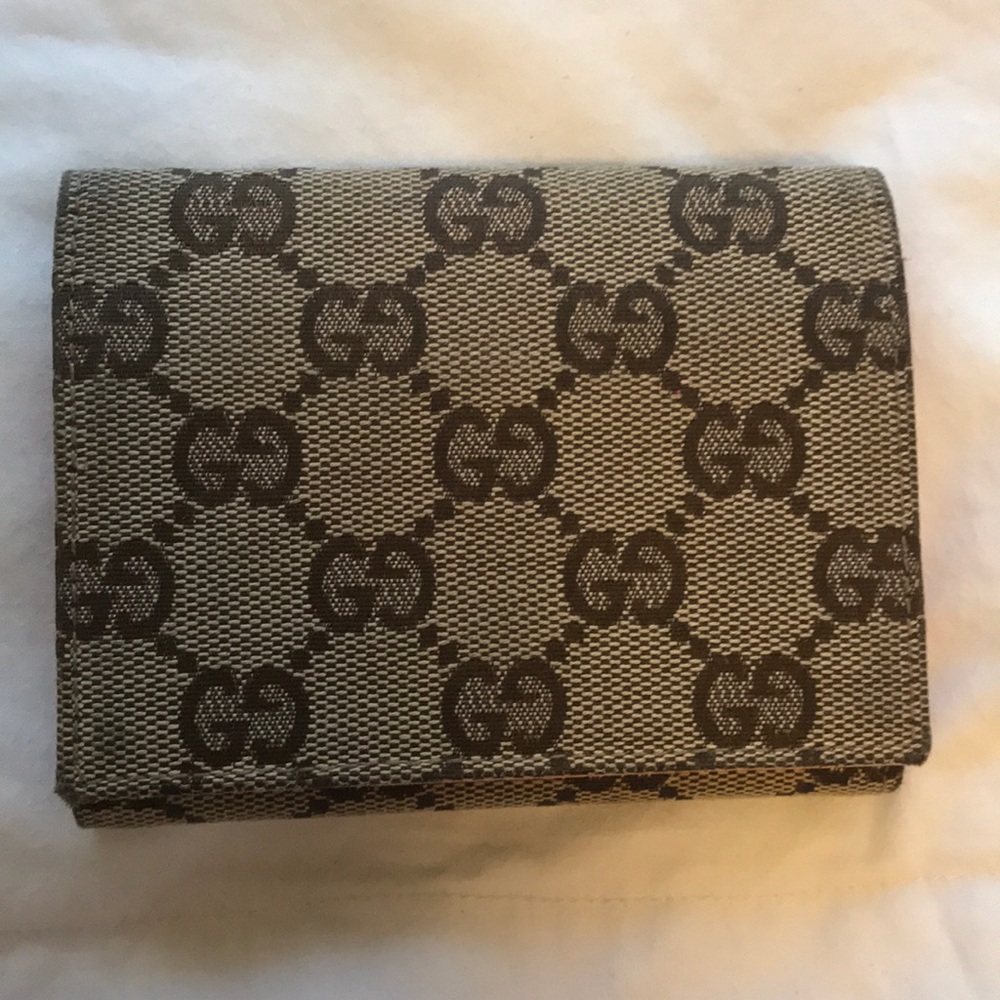 AUTHENTIC GUCCI MINI WALLET.